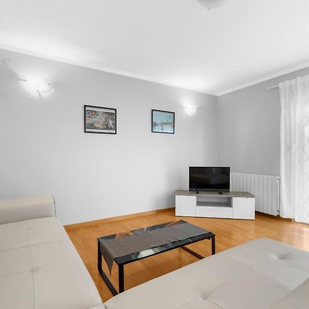 Villa Hope - Apartments With Shared Pool Poreč Oda fotoğraf